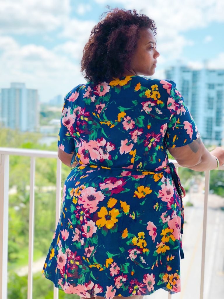 In search of the perfect woven wrap dress? Look no further than the Sunflower Dress from Petite Stitchery. When I tell you this is an amazing dress, I mean it. Talk about perfection!