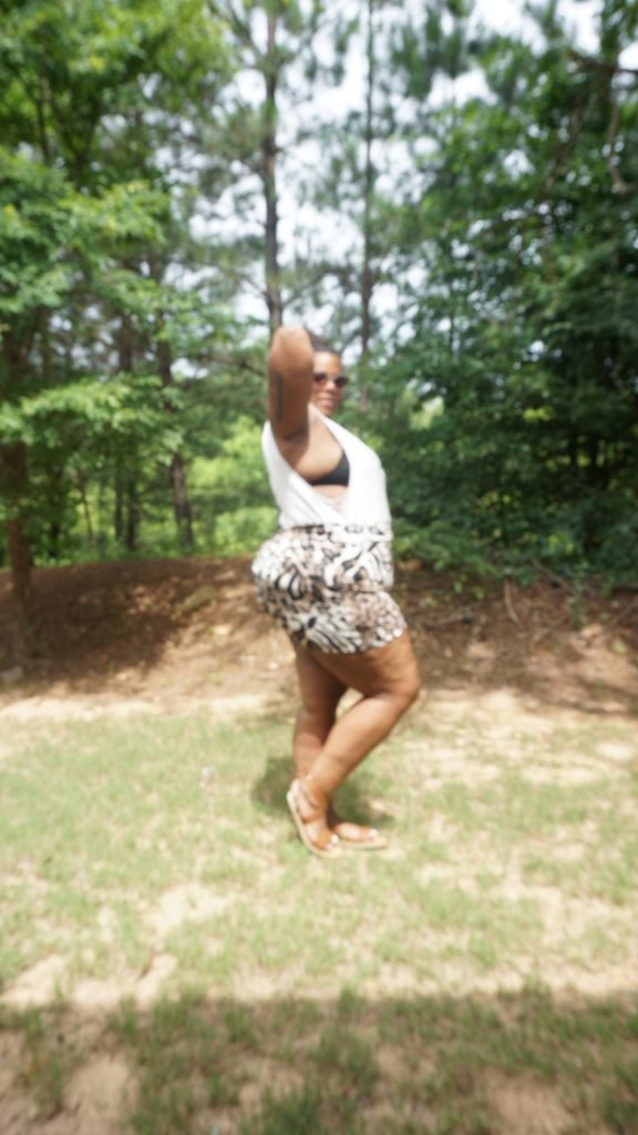 I'm so excited to participate in the G + G Summer Blog Tour! I modified the Thankful Top and paired it with the Hot Pants for a perfect summer look! 