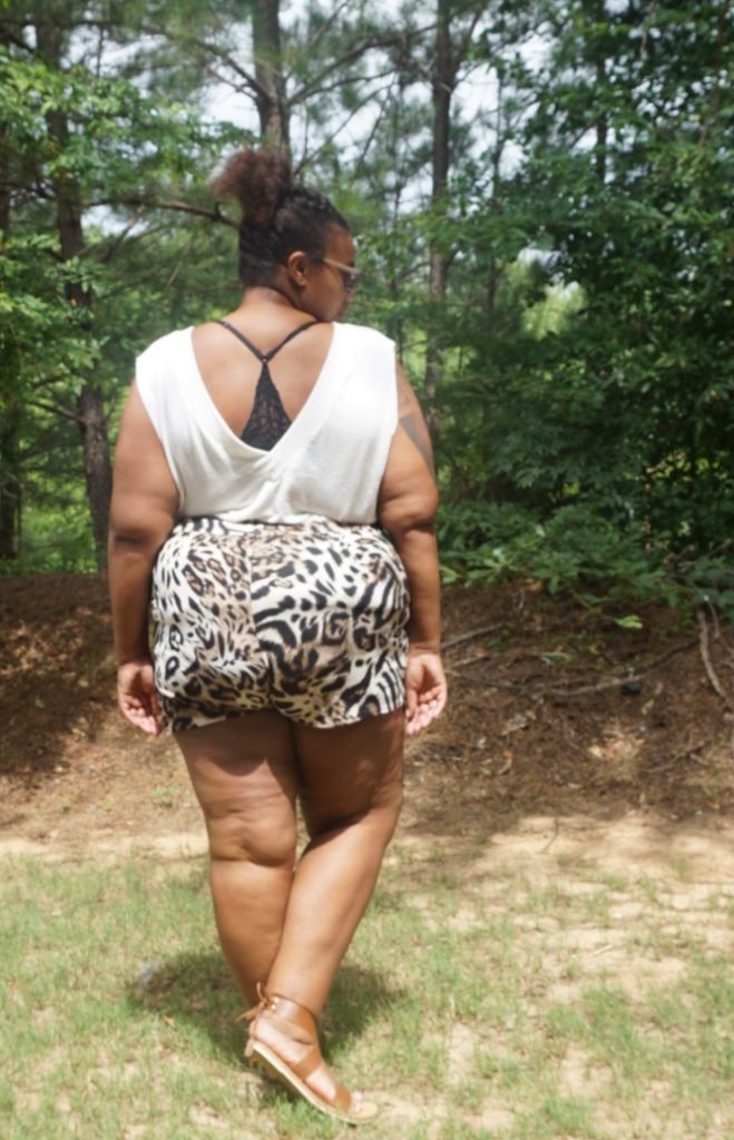 I'm so excited to participate in the G + G Summer Blog Tour! I modified the Thankful Top and paired it with the Hot Pants for a perfect summer look! 
